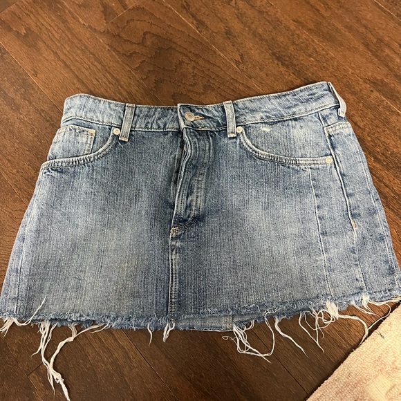 Zara Dresses & Skirts - Zara Distressed Mini Skirt